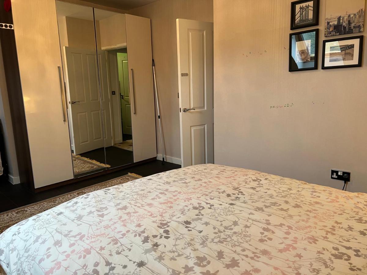 Sheffield City Centre , Free Wifi & Parking - Private Room - Shared House Екстериор снимка