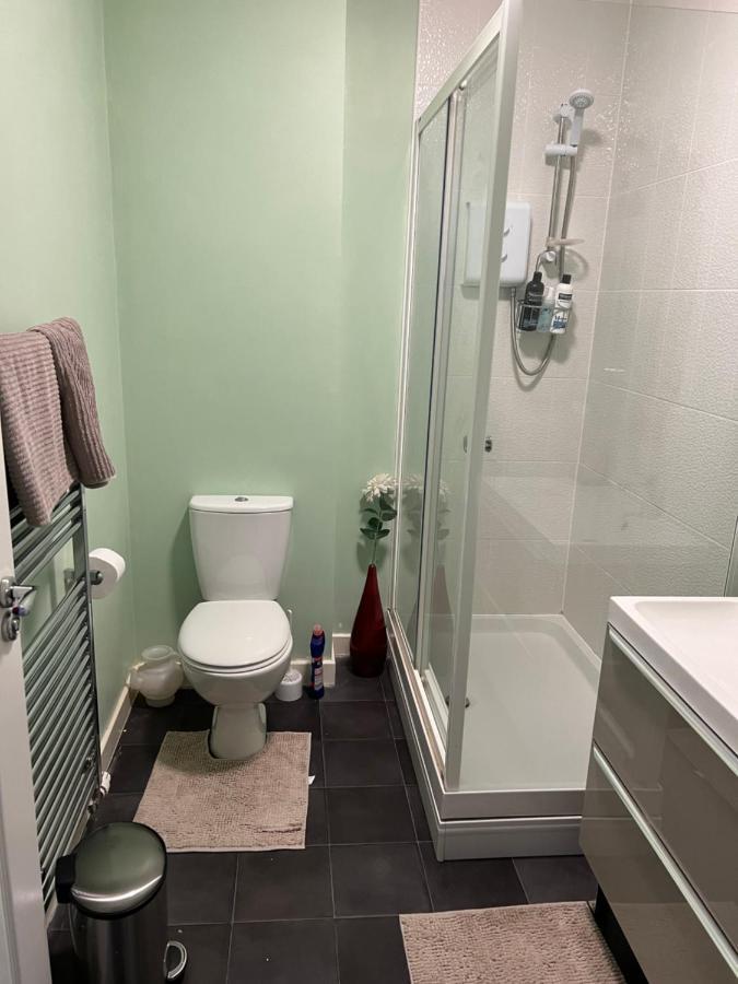 Sheffield City Centre , Free Wifi & Parking - Private Room - Shared House Екстериор снимка