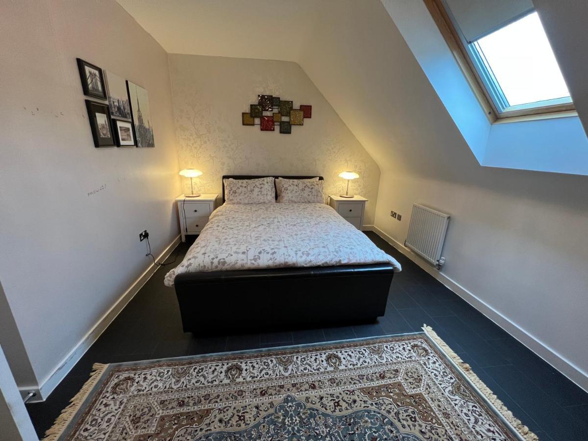 Sheffield City Centre , Free Wifi & Parking - Private Room - Shared House Екстериор снимка